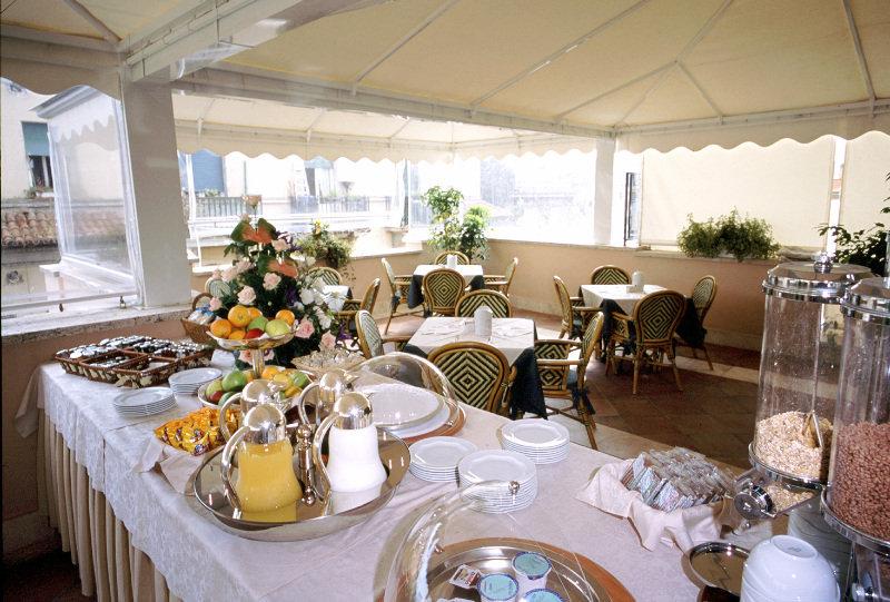 Hotel Villa Morgagni Рим Ресторан фото